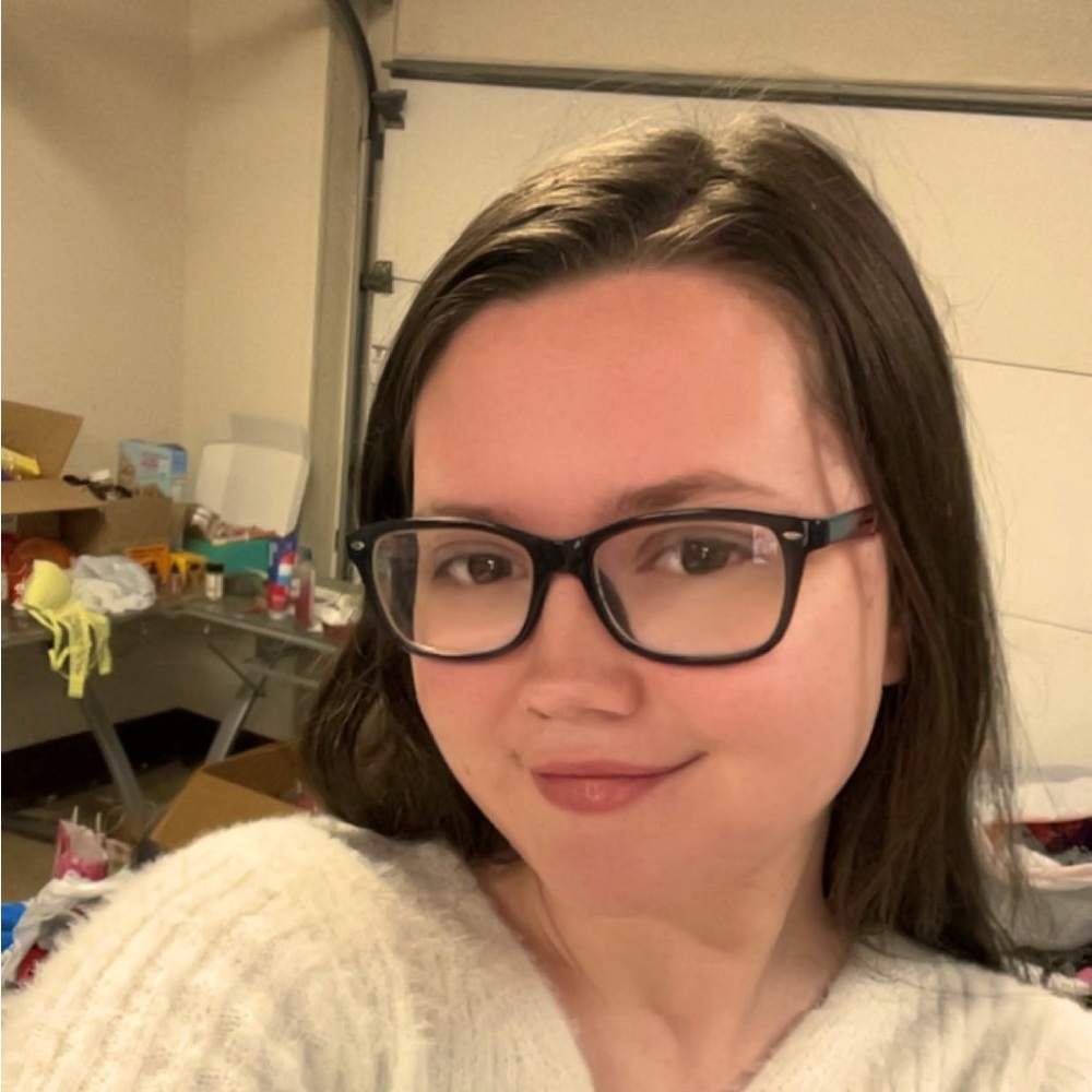 Meet your Posher, Alexia